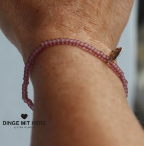 DINGE-MIT-HERZ Armband Mini Brombeere frosted iced matt