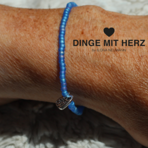 DINGE MIT HERTZ Armband himmelblau iced frosted mini