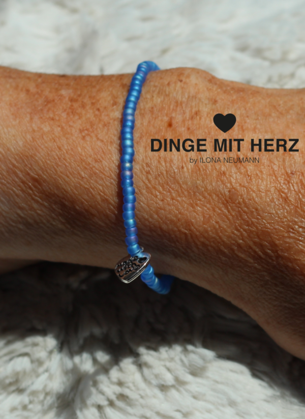 DINGE MIT HERTZ Armband himmelblau iced frosted mini