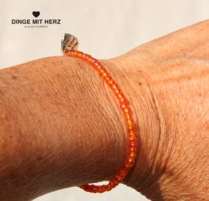 DINGE MIT HERZ ARMBAND orange glänzend mini 2-3 mm