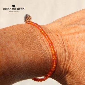 DINGE MIT HERZ ARMBAND orange glänzend mini 2-3 mm