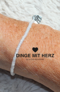 DINGE-MIT-HERZ Armband Mini weiß frosted iced matt