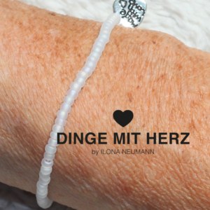 DINGE-MIT-HERZ Armband Mini weiß frosted iced matt