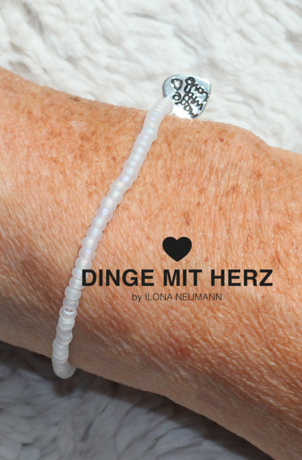 DINGE-MIT-HERZ Armband Mini weiß frosted iced matt