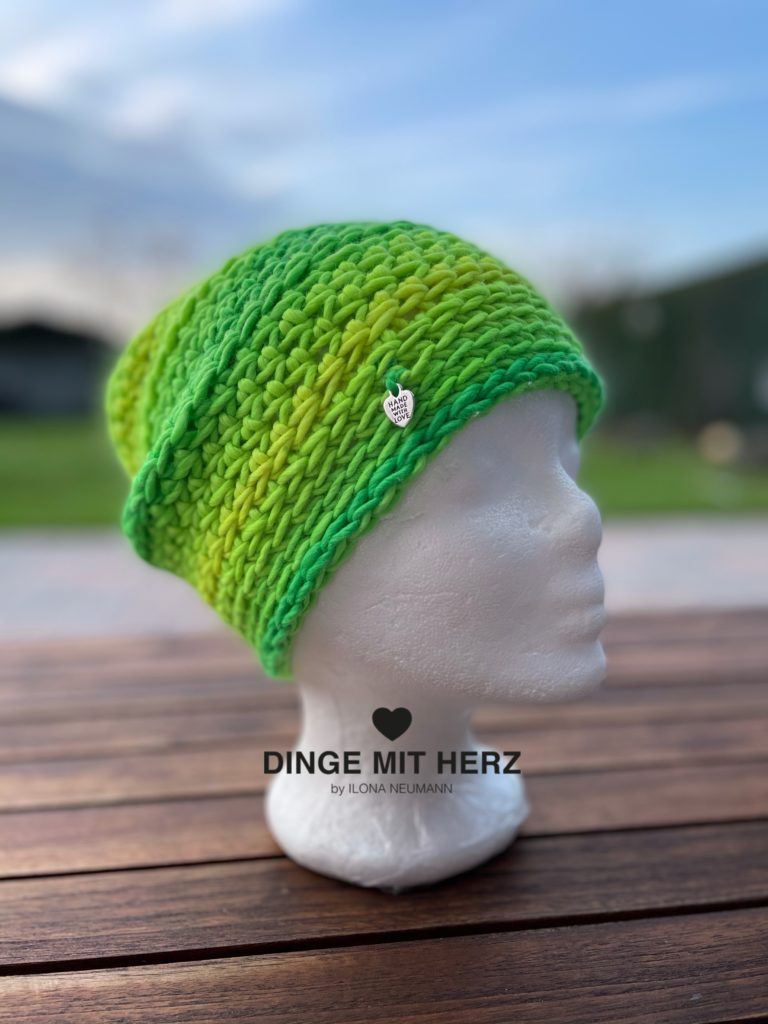 Mütze Cento Damenmütze Wolle Merinowolle maigrün Häkelmütze Handmade Unikat