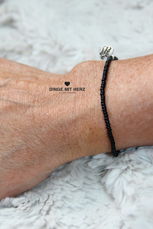 DINGE MIT HERZ ARMBAND MICRO schwarz glänzend