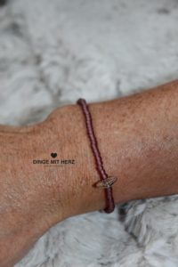 DINGE MIT HERZ Armband MINI brombeer frosted iced matt