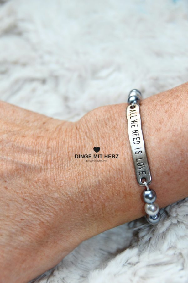 DINGE MIT HERZ Armband Sommer Sale hellgrau dunkelgrau Silberelement all you need is love mittel