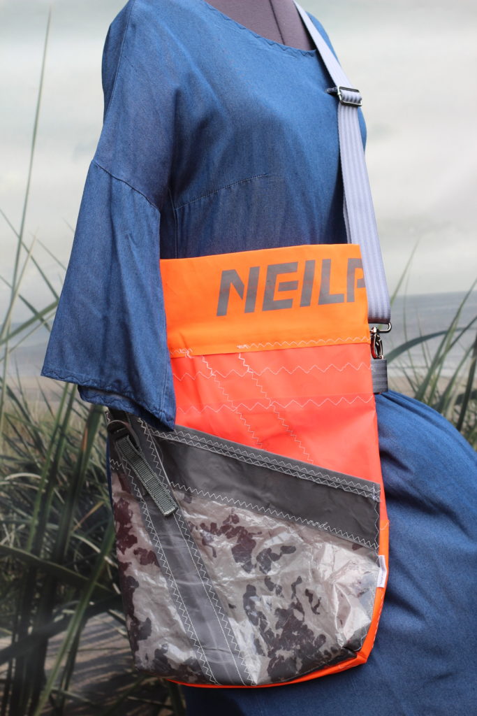 Dinge mit Herz BORSA Umhängetasche aus gesegeltem Segel NEILPRYDE orange dunkelgrau